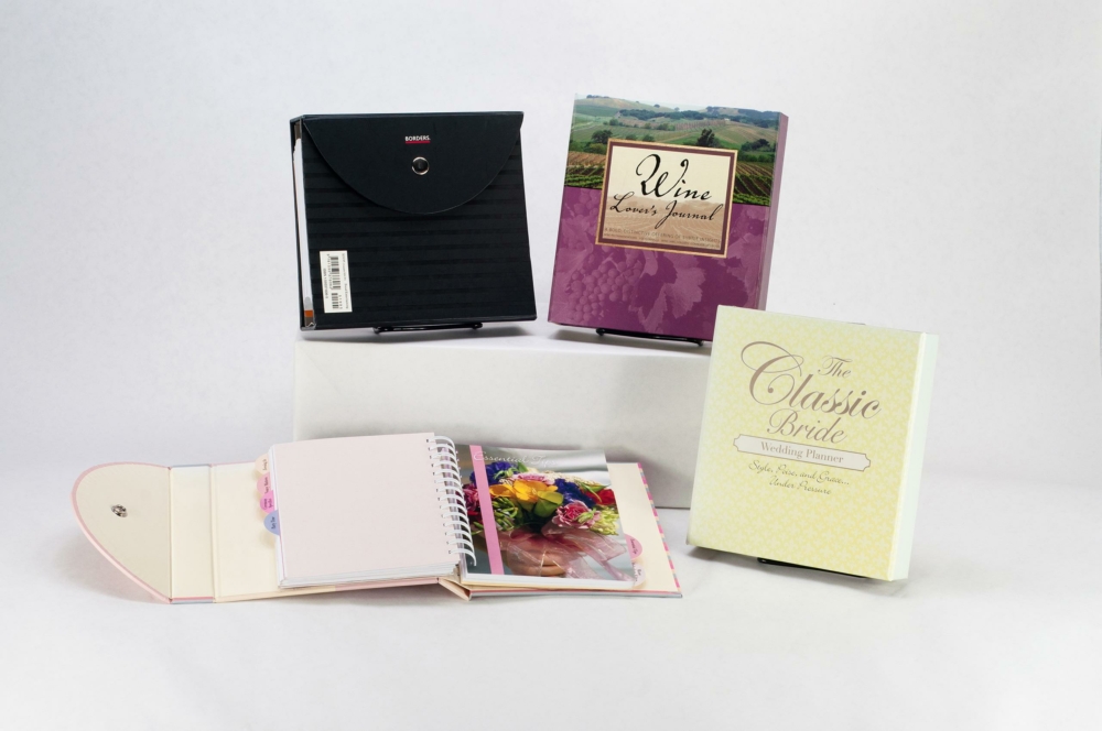 39999 Globalpsd273 concealed wire-o, tabs, hardcover, 5th panel wrap around with snap closure creating front and back spine, planners and calendars