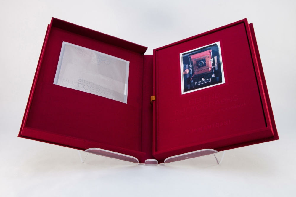 44138 MG 9549 clamshell box, cloth casewrap, tip-on, deep blind debossing, coffee table book, hardcover book, ribbon pull, vellum envelope, pocket, inserts, metallic PMS