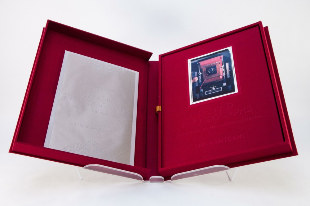 44138 MG 9550 clamshell box, cloth casewrap, tip-on, deep blind debossing, coffee table book, hardcover book, ribbon pull, vellum envelope, pocket, inserts, metallic PMS